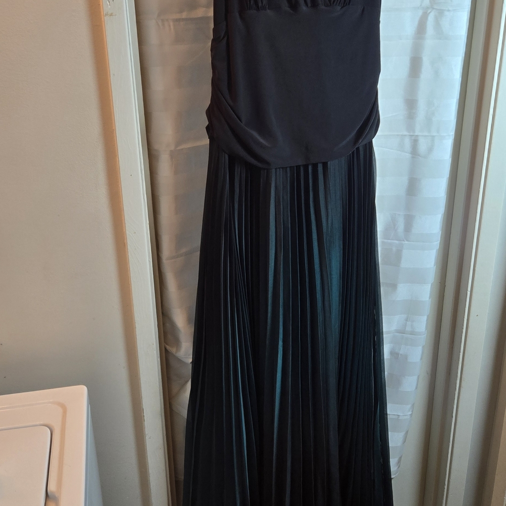 SL Fashions Black Pleated Maxi Dress